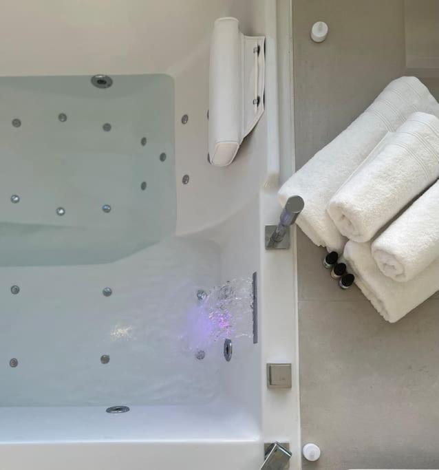 Suite « Body Love » - Jacuzzi Privatif Créteil Esterno foto